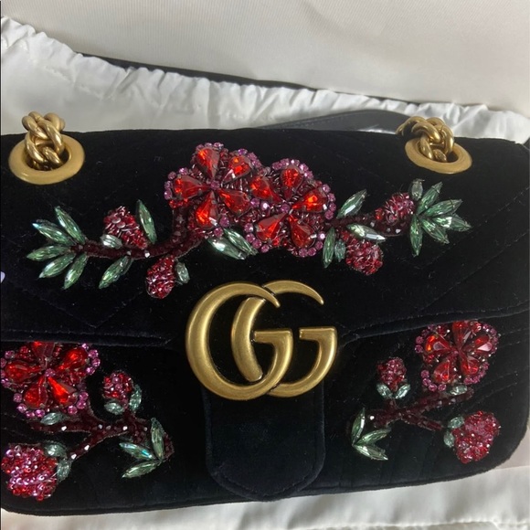 GUCCI
GG Marmont small crystal velvet shoulder bag - Picture 8 of 9